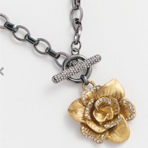 Brand new with tags exquisite Chico’s Two tone rose statement necklace